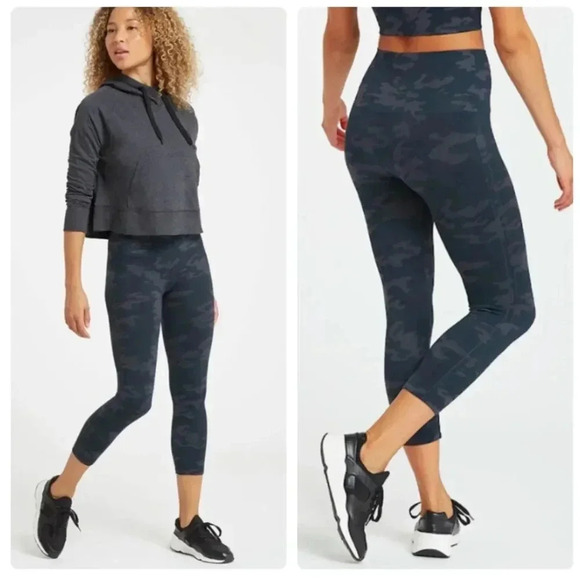 SPANX Look At Me Now Seamless Cropped Camo Leggings Size Small - Picture 1 of 6